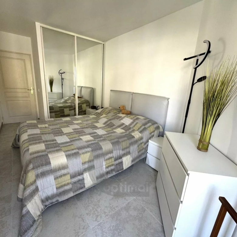 Menton centre, bord de mer, agreable 2 p avec terrasse