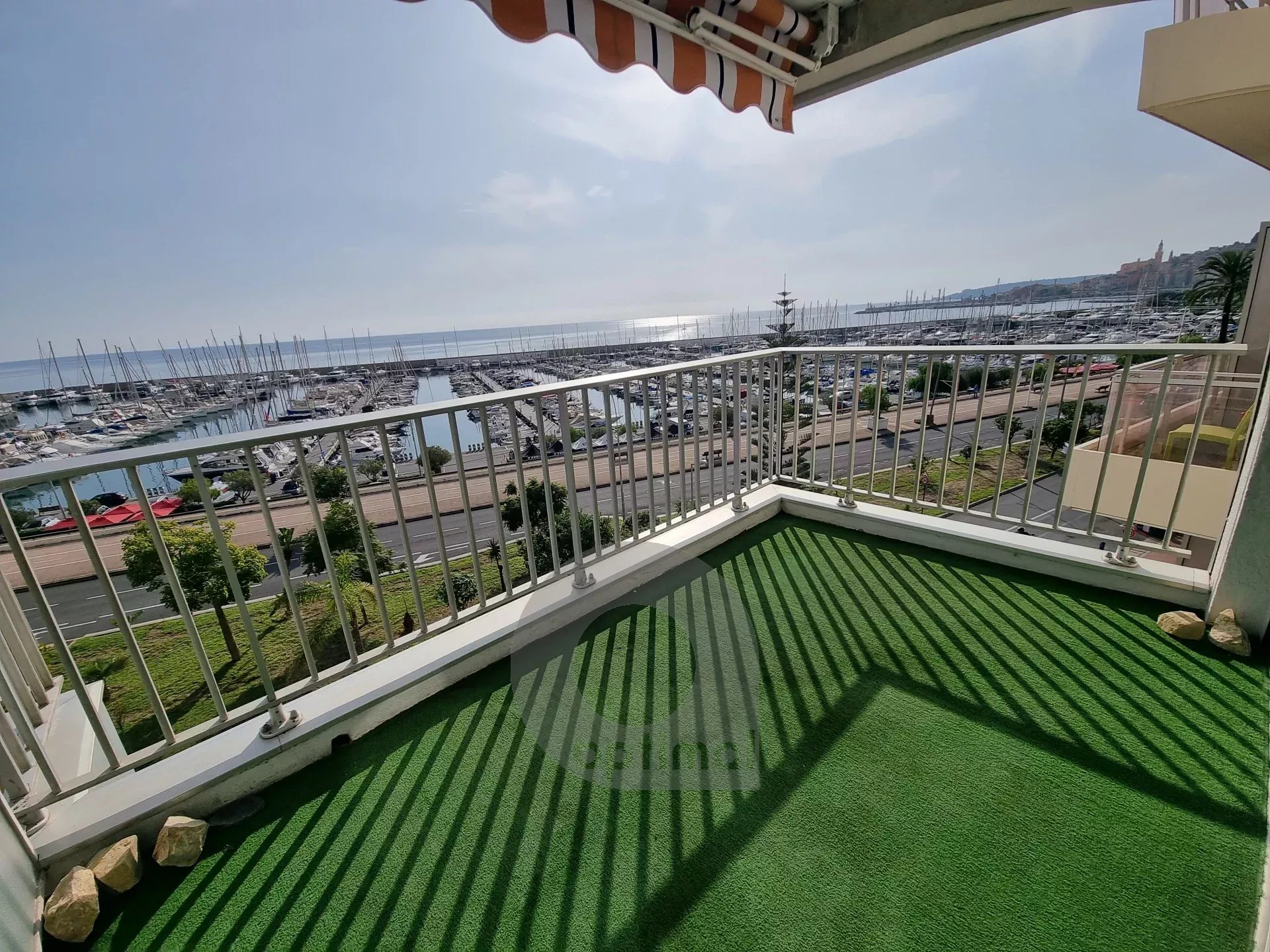 6eb95ff739b4ade5059e42bb4823415d_1bccf1703b_1920-original-172530-0.jpg MENTON GARAVAN appartement terrasse front de mer