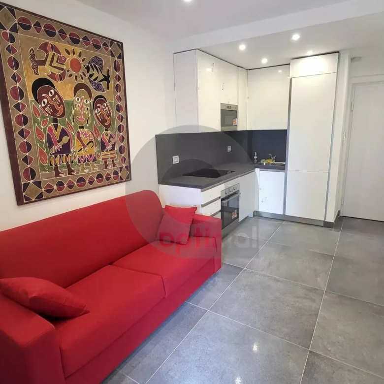 Roquebrune Cap Martin  – Coquet deux pièces avec terrasse à 100 mt des plages