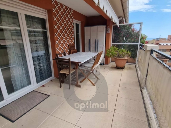 Menton plein centre ville 3p dernier etage
