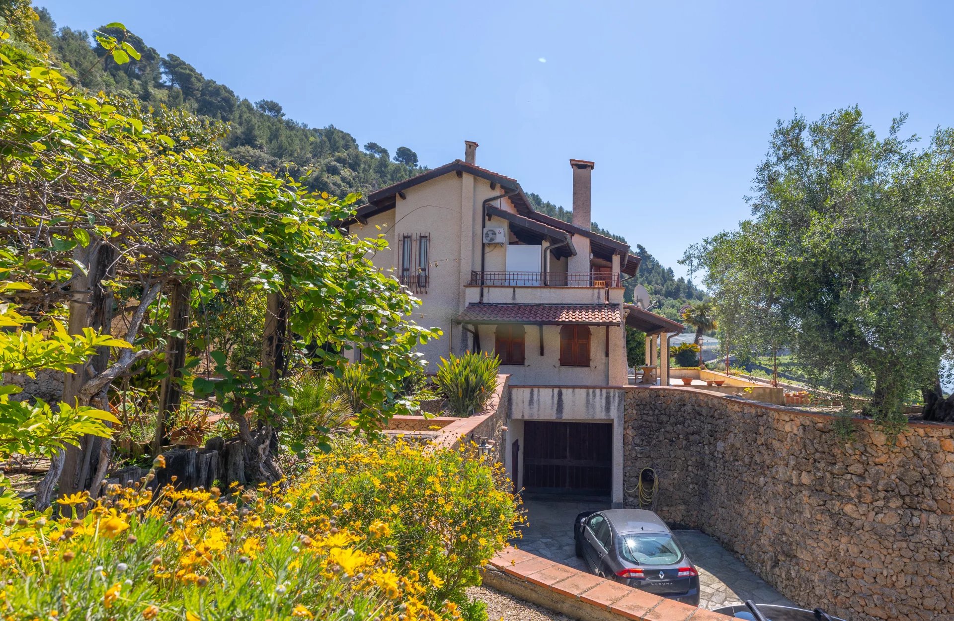 Charmante villa à San Lorenzo avec vue panoramique sur la mer et les montagnes