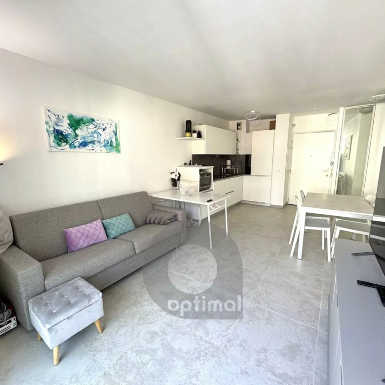 Menton centre, bord de mer, agreable 2 p avec terrasse