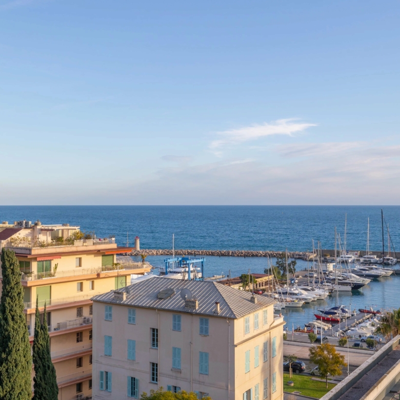 MENTON GARAVAN – APPARTEMENT 3 PIECES BORD DE MER, VUE MER