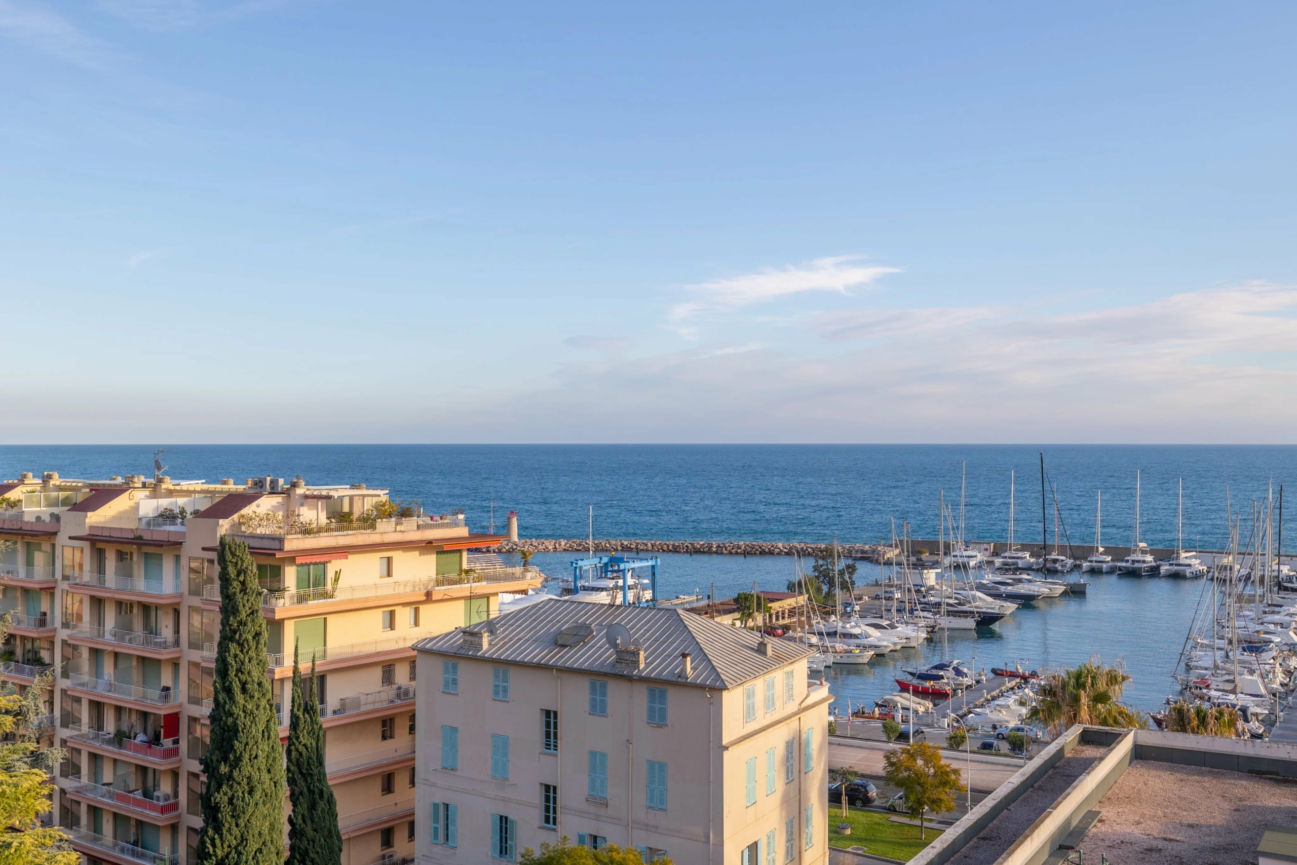 MENTON GARAVAN – APPARTEMENT 3 PIECES BORD DE MER, VUE MER