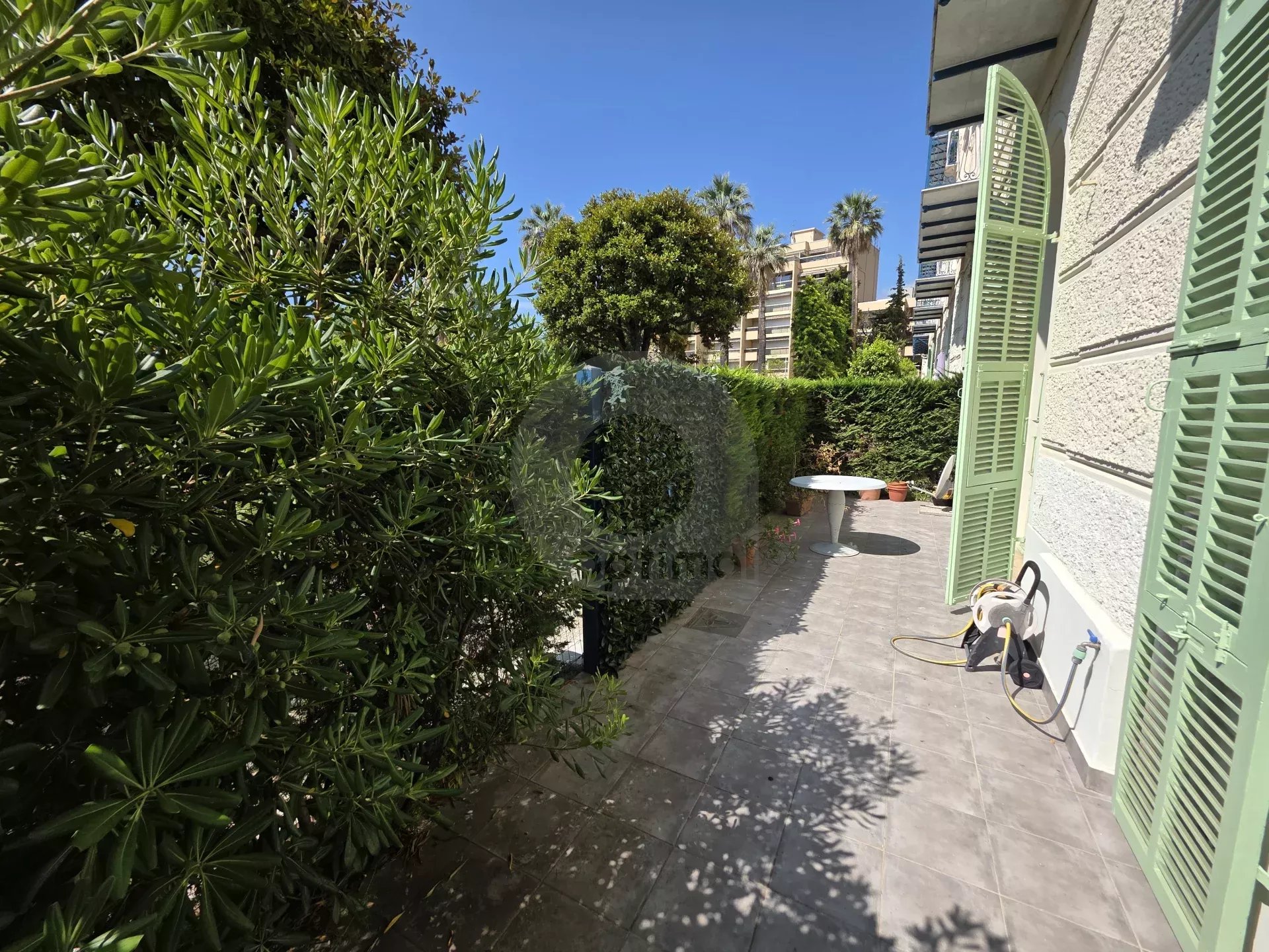 72518db87174e66d5c1a02f34b56d479_193bacbcb3_1920-original-171755-0.jpg APPARTEMENT BOURGEOIS ORIGINAL MENTON GARAVAN GARAGE