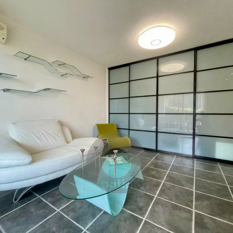 Proche Eze VIllage, 3 p en RDJ, terrasse/jardin garage