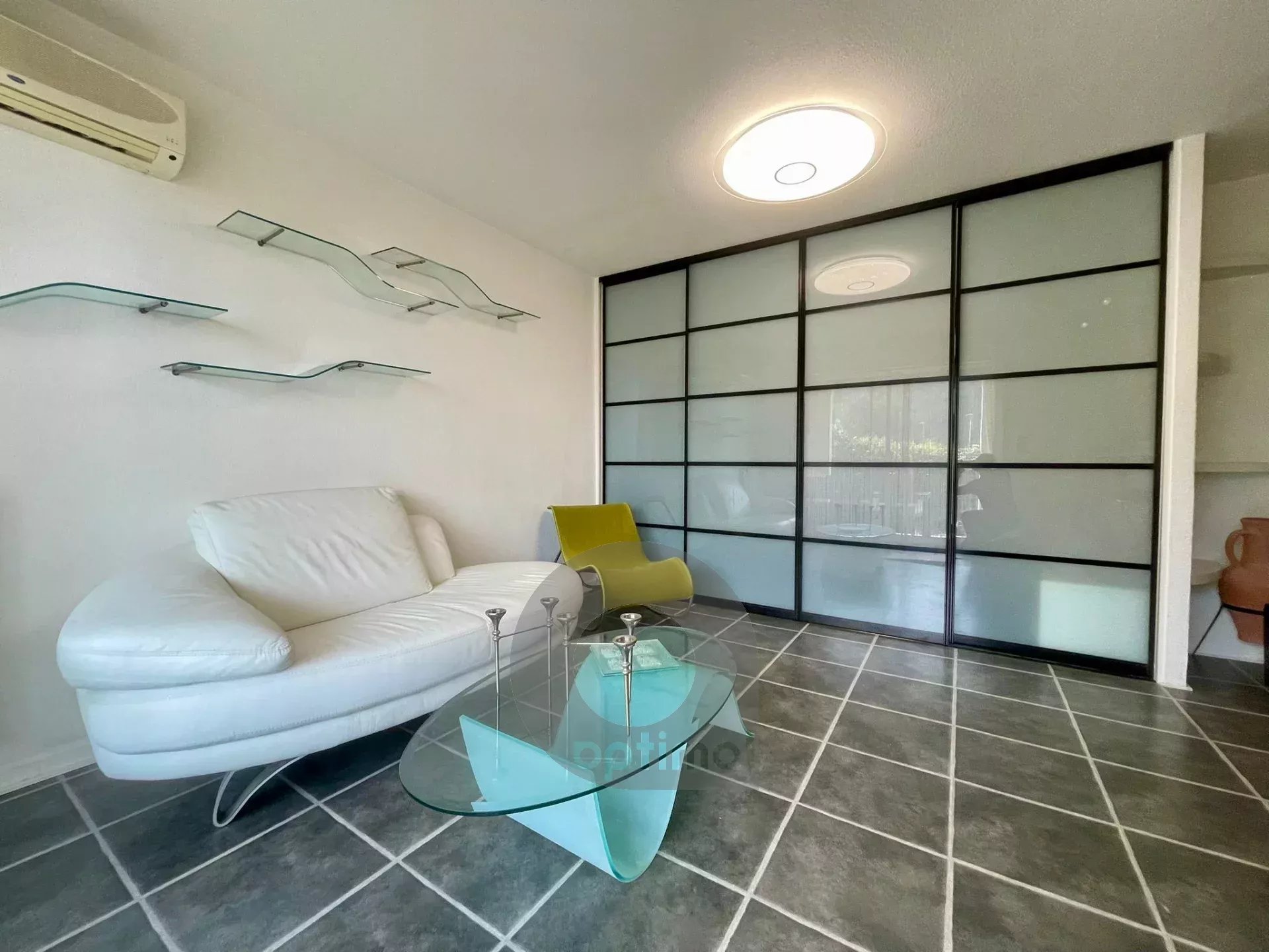 Proche Eze VIllage, 3 p en RDJ, terrasse/jardin garage