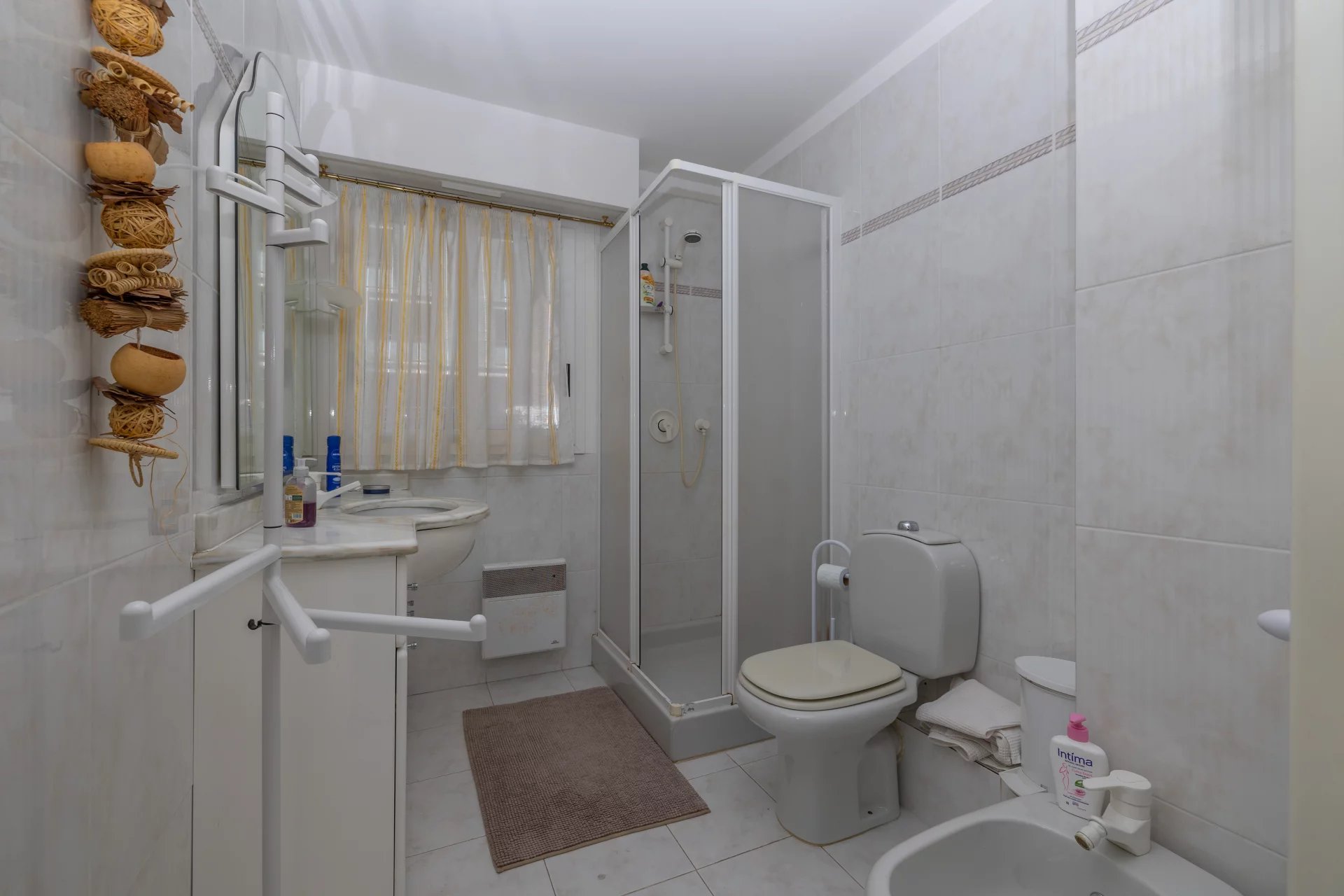 ROQUEBRUNE CAP-MARTIN – APPARTEMENT TROIS PIECES AVEC GRANDE TERRASSE, DEPENDANCE, CAVE ET PARKING
