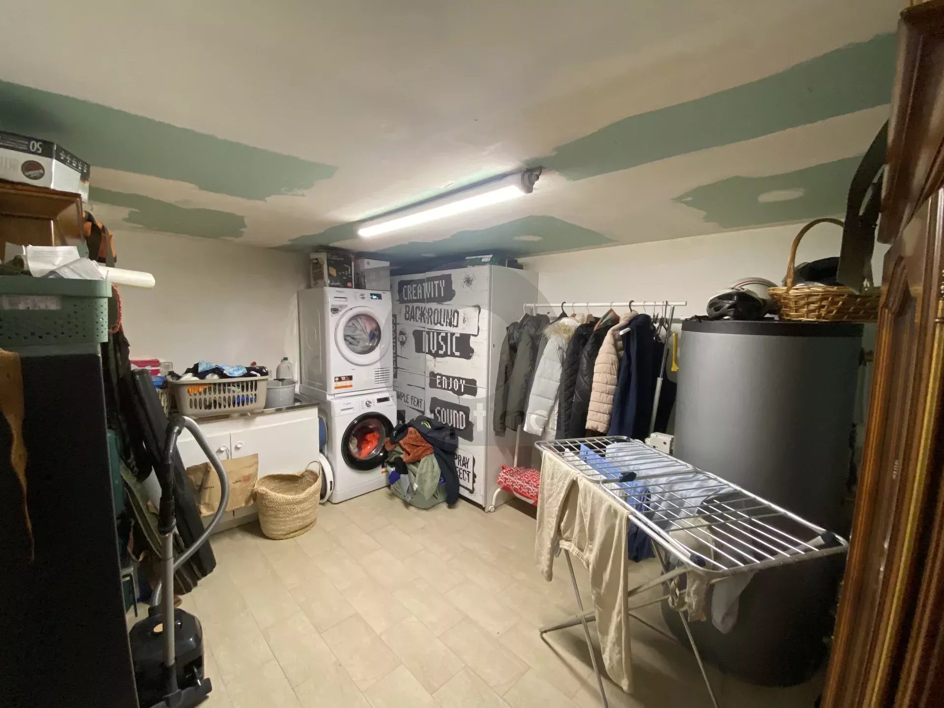 A VENDRE – BELLE MAISON AU CALME CADRE VERDOYANT