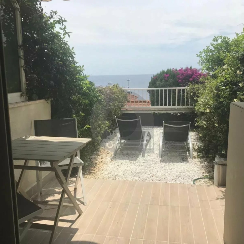 ROQUEBRUNE SECTEUR CABBE – STUDIO TERRASSE VUE MER – PISCINE