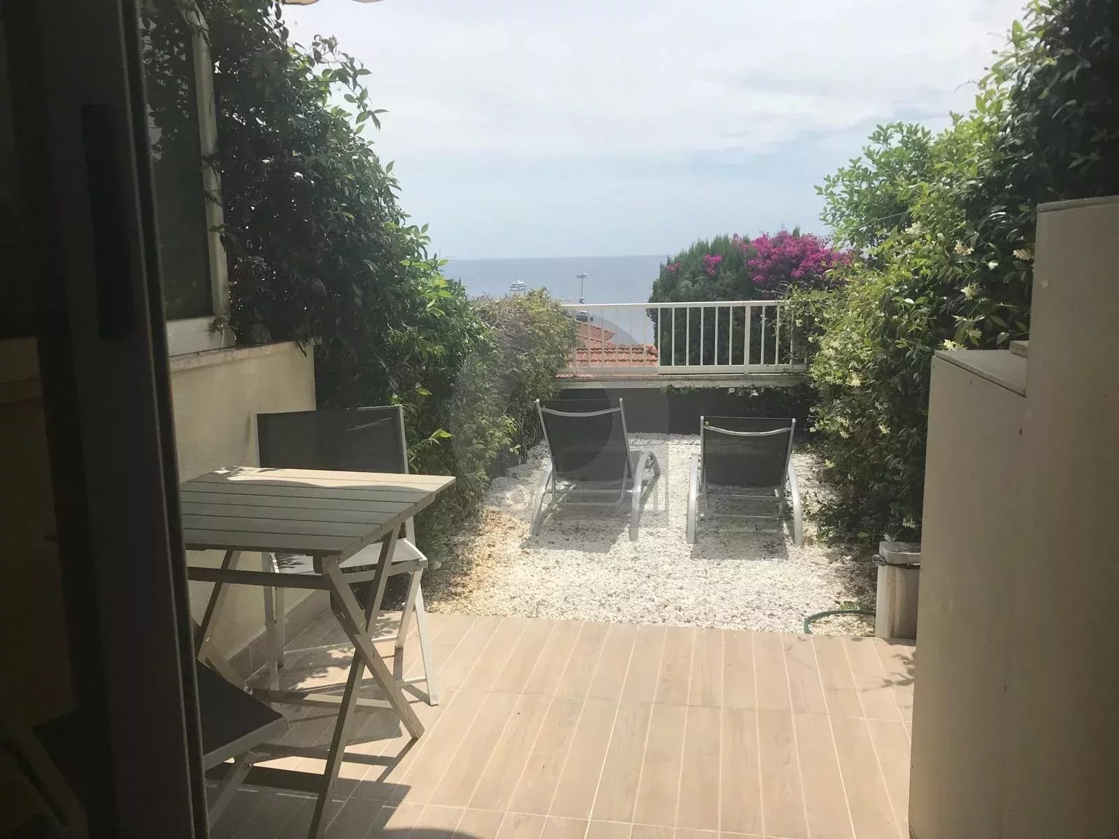 ROQUEBRUNE SECTEUR CABBE – STUDIO TERRASSE VUE MER – PISCINE