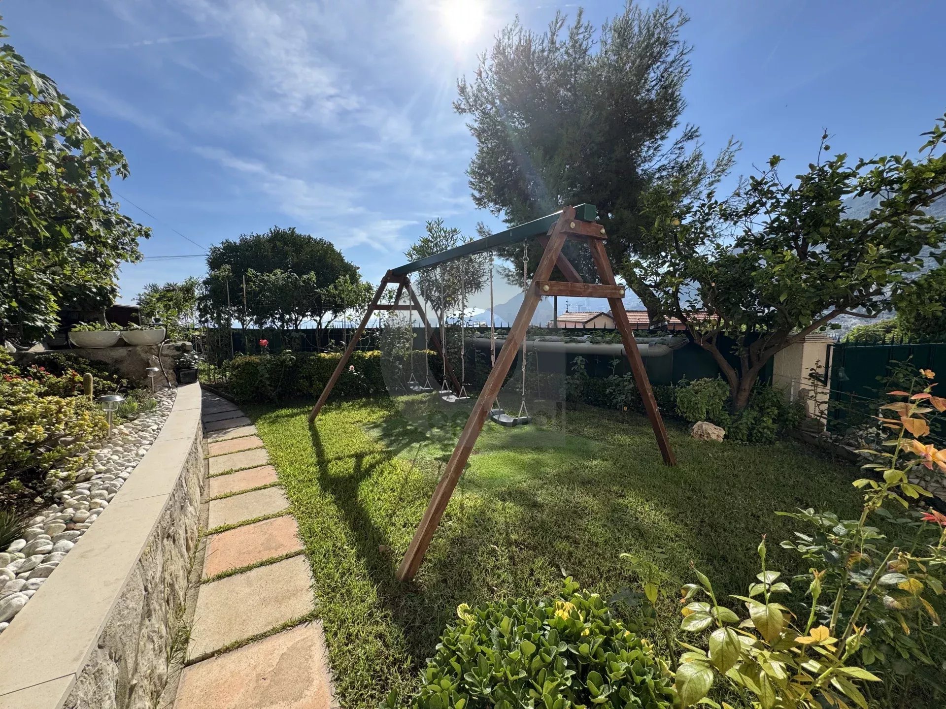 VILLA ROQUEBRUNE VUE MER EXCELLENT ÉTAT TERRASSE JARDIN GARAGE