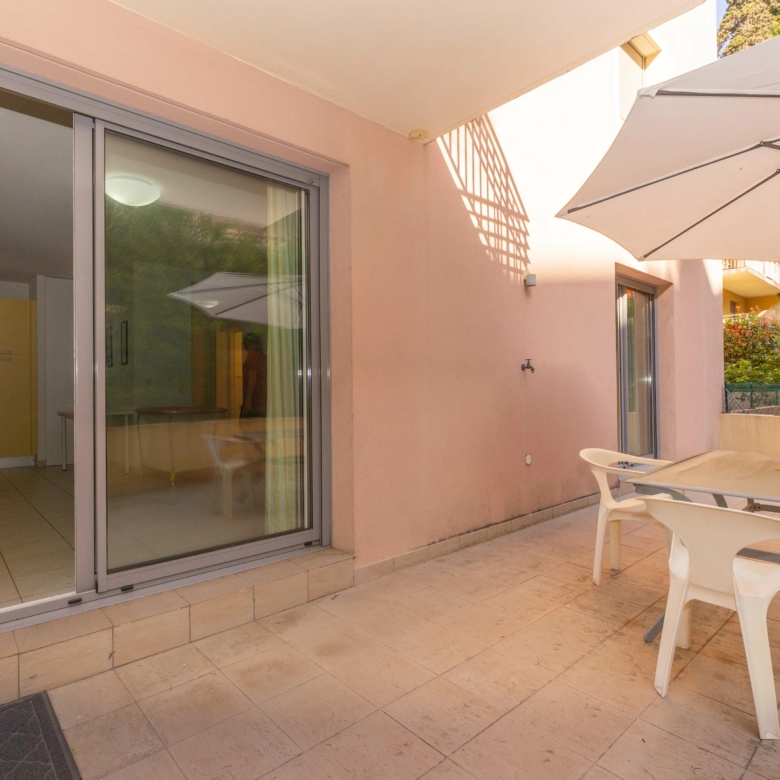 Appartement 3 pièces avec grande terrasse à Menton
