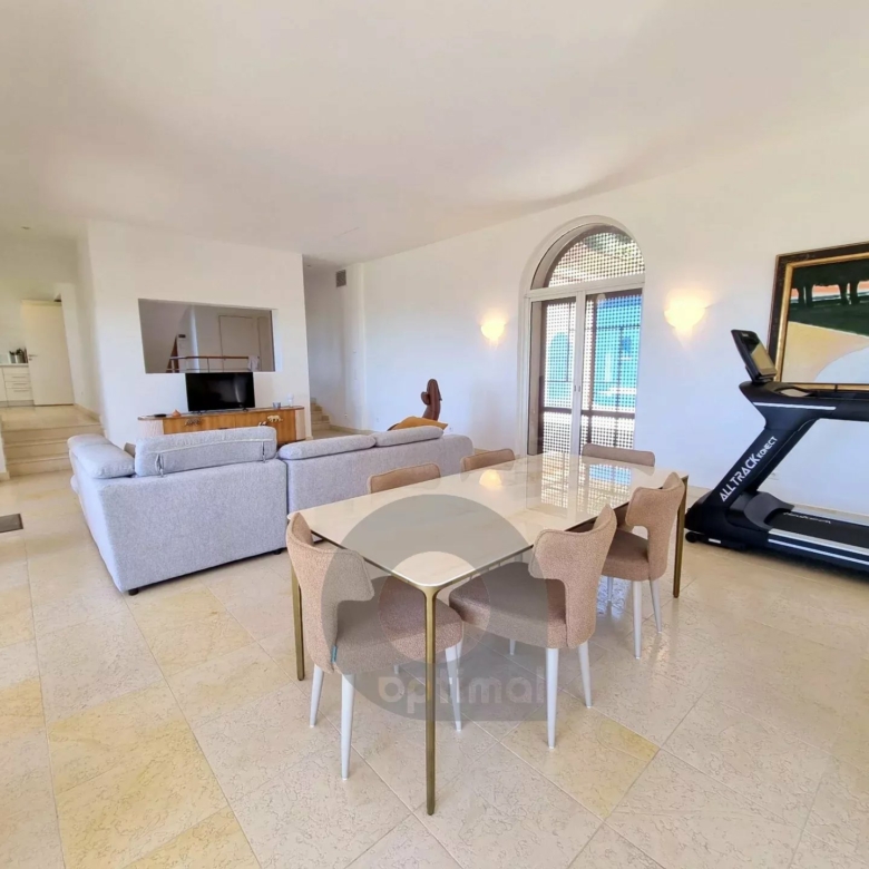 Menton – Propriété de caractère avec vue mer panoramique et permis purgé