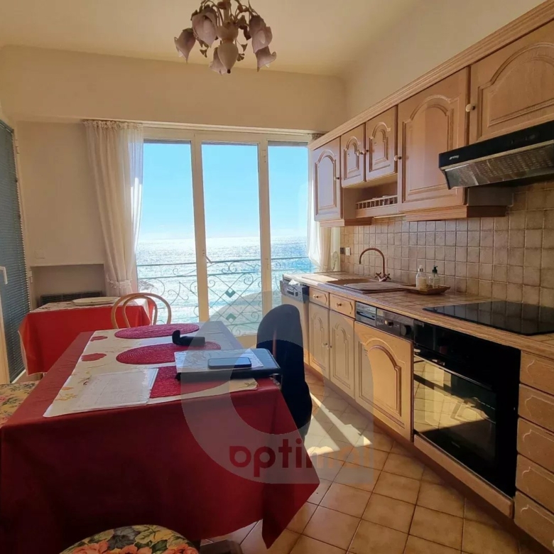 Menton – Bord et face mer,  appartement vue mer exceptionnelle.