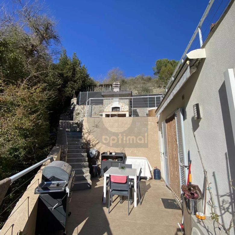A VENDRE – BELLE MAISON AU CALME CADRE VERDOYANT