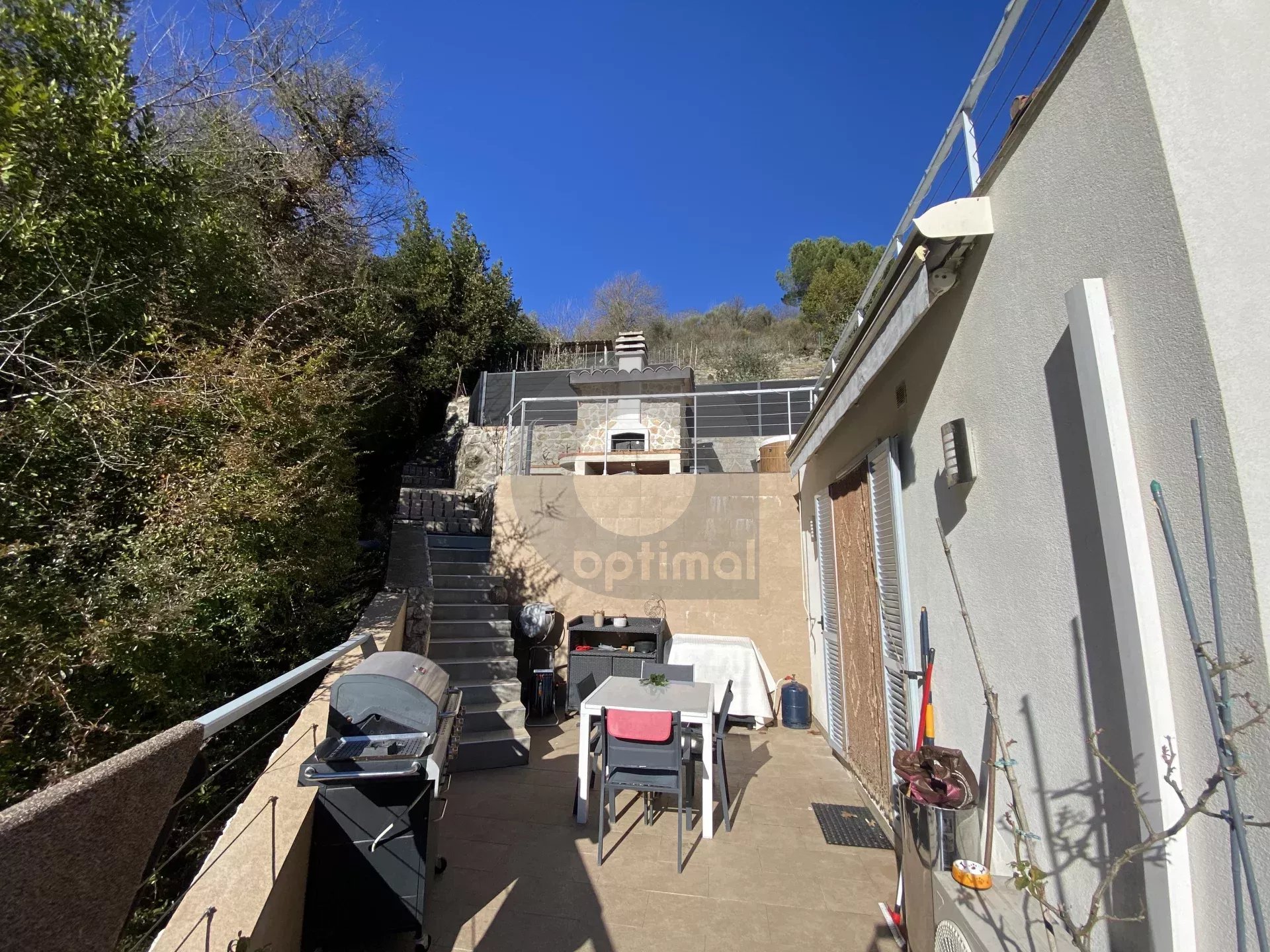 A VENDRE – BELLE MAISON AU CALME CADRE VERDOYANT