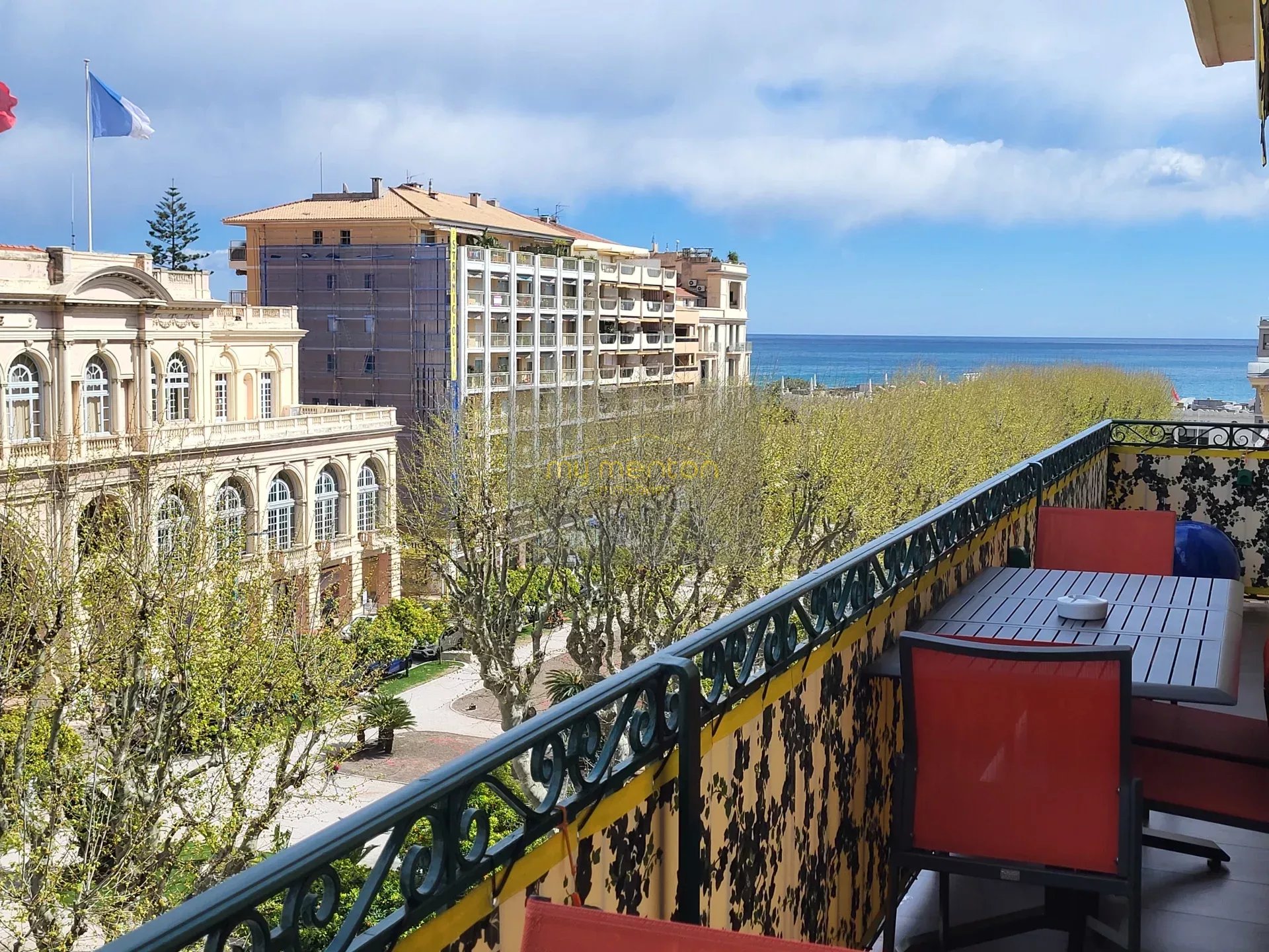 Appartement d’exception – Dernier étage, balcons et vue mer – Menton Centre