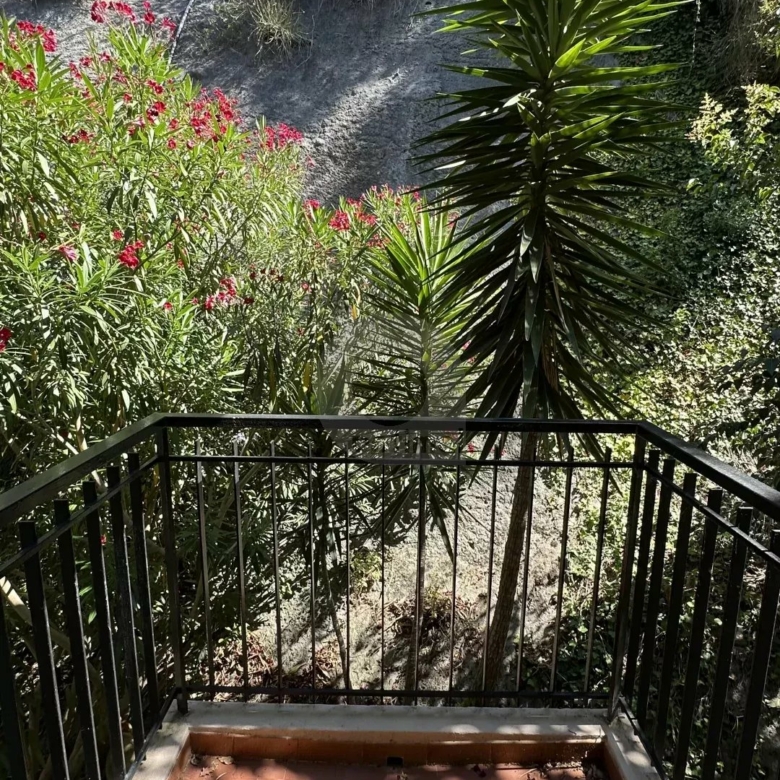 MENTON – TERRES CHAUDES: APPARTEMENT 2P AVEC VUE MER PANORAMIQUE –  GARAGE et CAVE