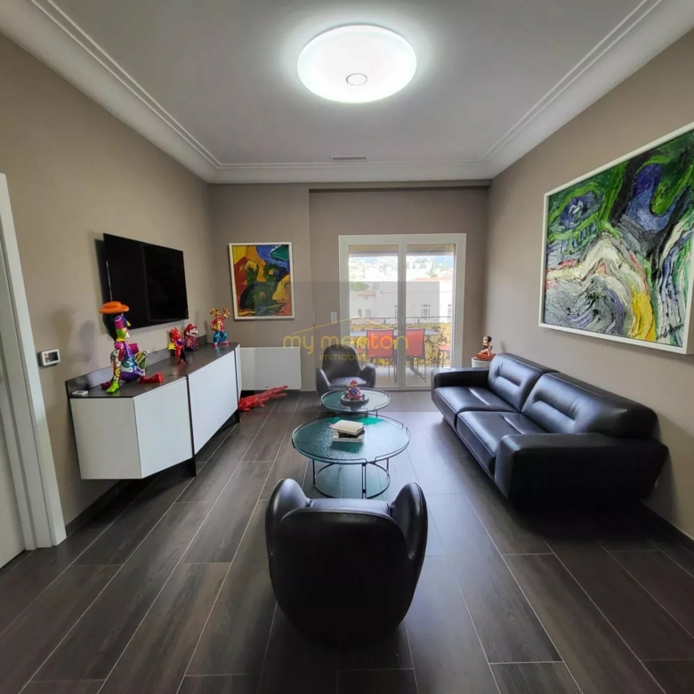 Appartement d’exception – Dernier étage, balcons et vue mer – Menton Centre