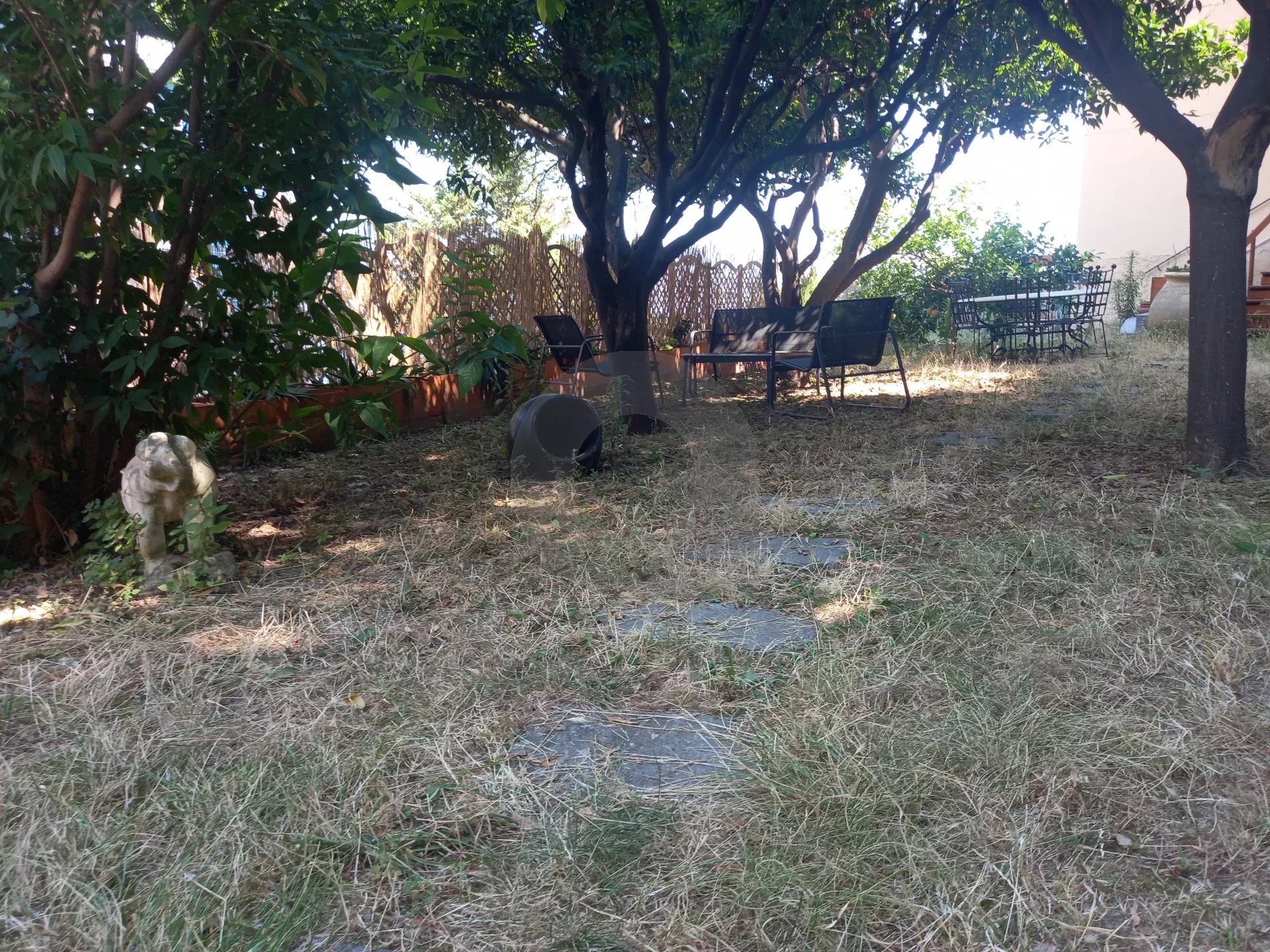 Beau 2 pièces avec grand jardin