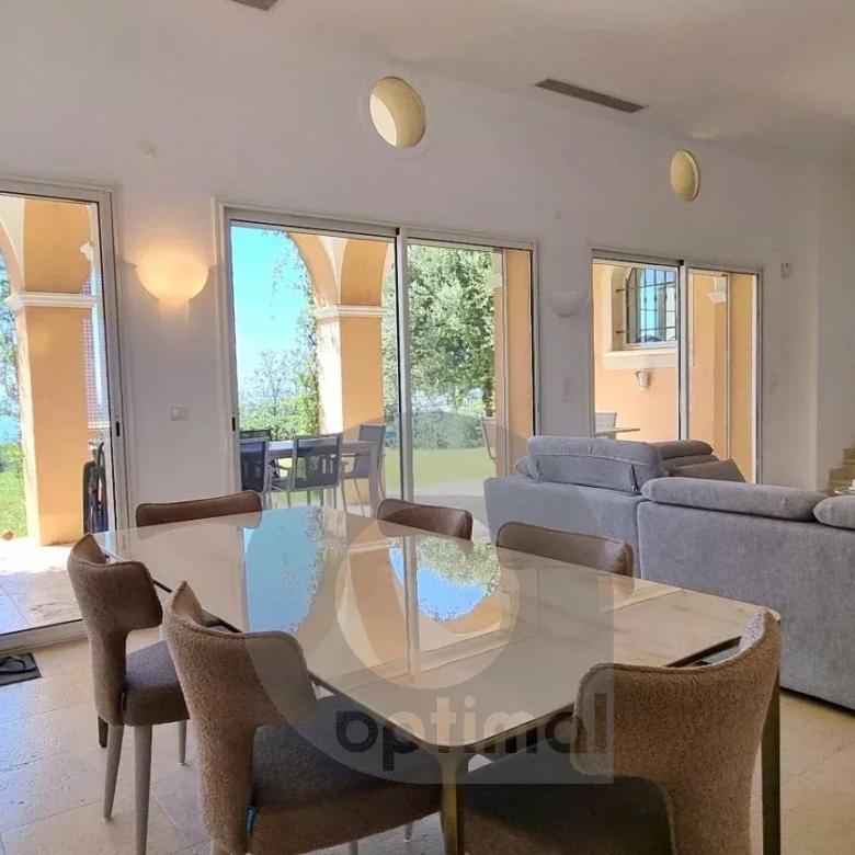 Menton – Propriété de caractère avec vue mer panoramique et permis purgé