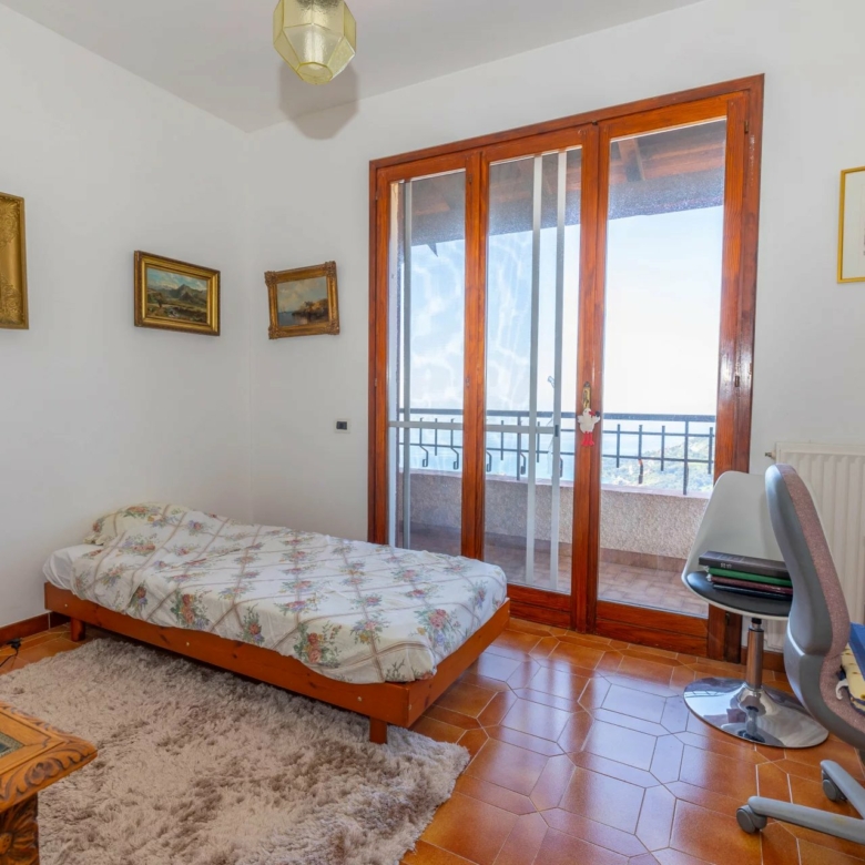 Charmante villa à San Lorenzo avec vue panoramique sur la mer et les montagnes