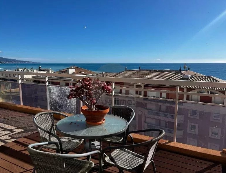 RARE – DERNIER ETAGE
