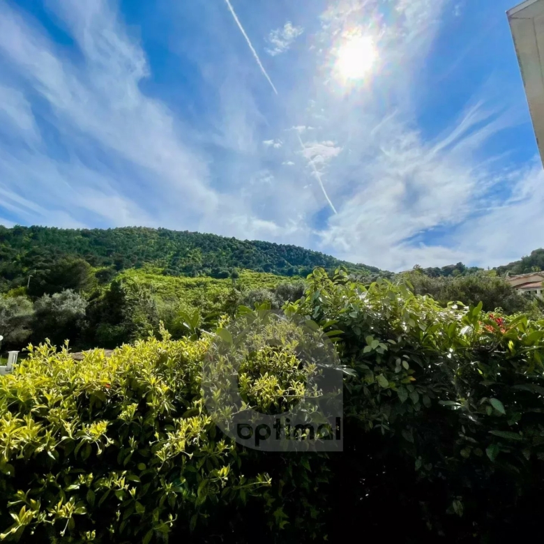 Proche Eze VIllage, 3 p en RDJ, terrasse/jardin garage