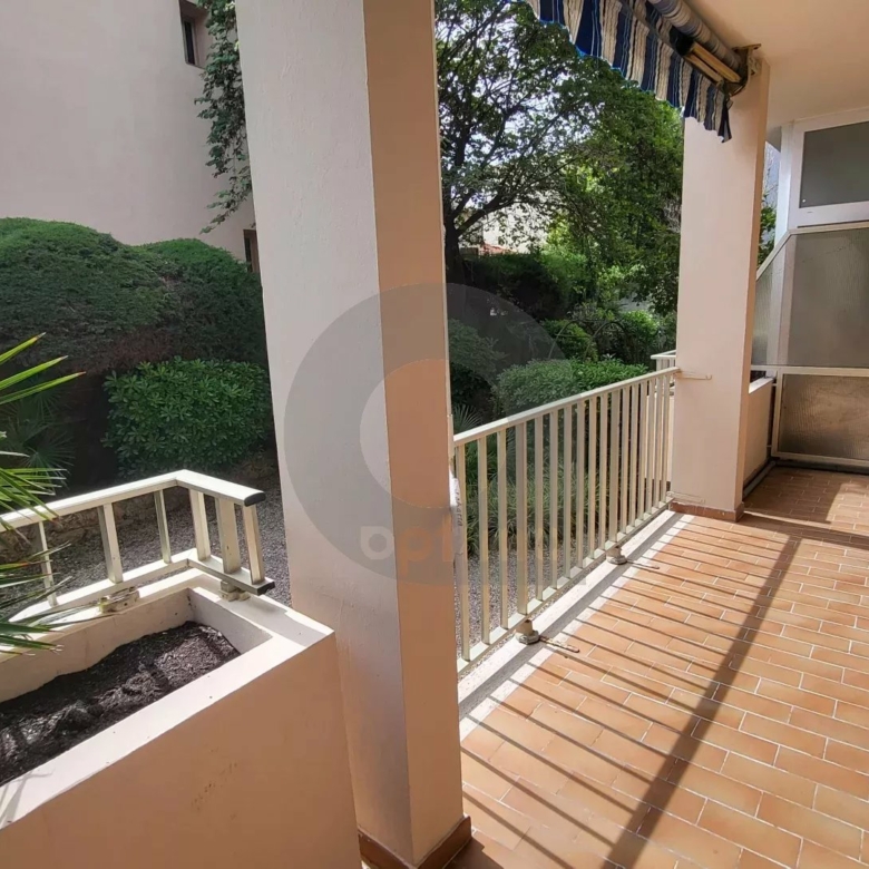 Roquebrune Cap Martin  – Coquet deux pièces avec terrasse à 100 mt des plages