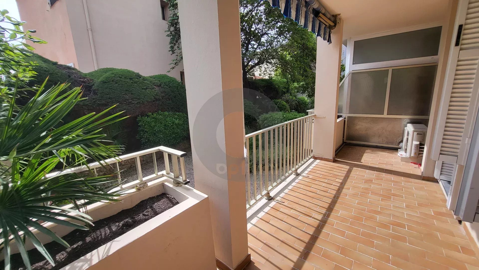 Roquebrune Cap Martin  – Coquet deux pièces avec terrasse à 100 mt des plages