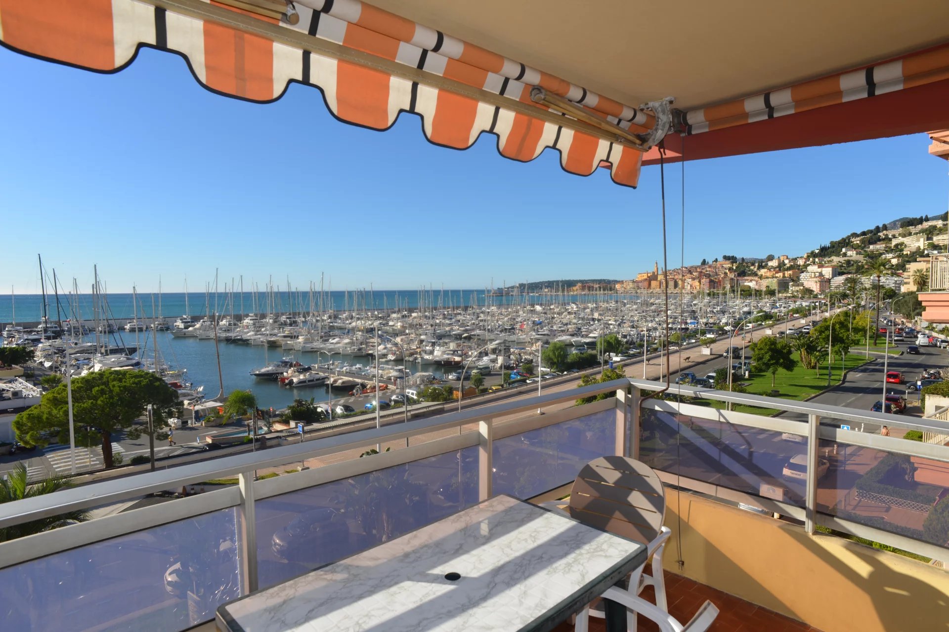 Menton Garavan appartement trois piéces front de mer vue panoramique mer, ports et Vieille-Ville