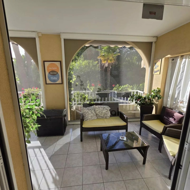 BEAU QUATRE PIECES TERRASSE DOUBLE GARAGE MENTON GARAVAN