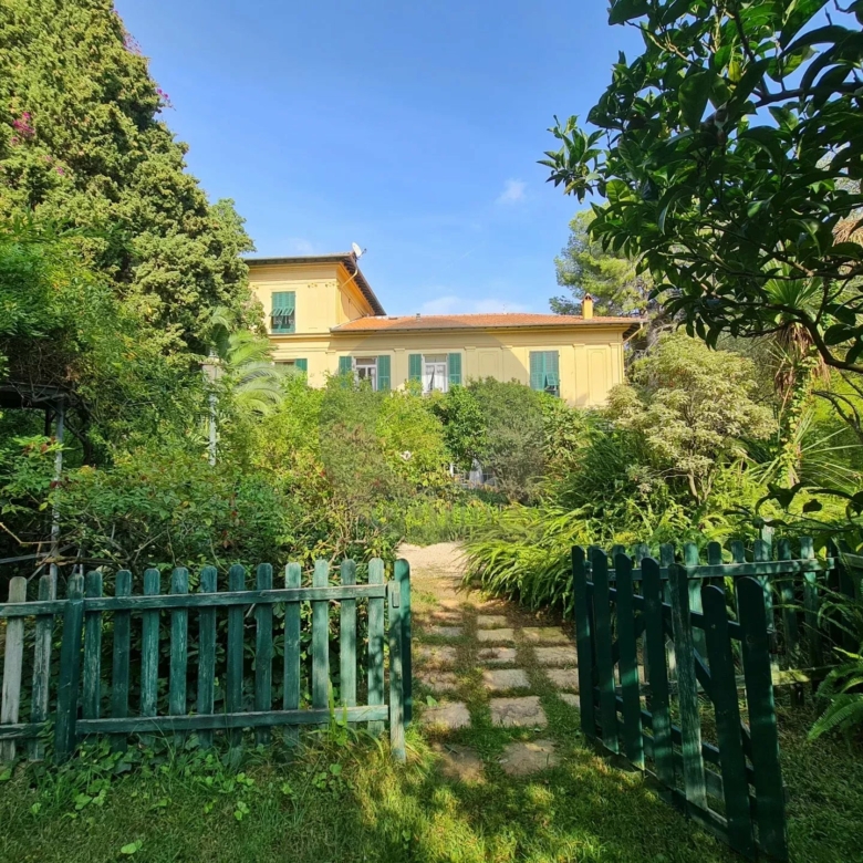 GRANDE VILLA ROQUEBRUNE CAP MARTIN PISCINE POOL HOUSE