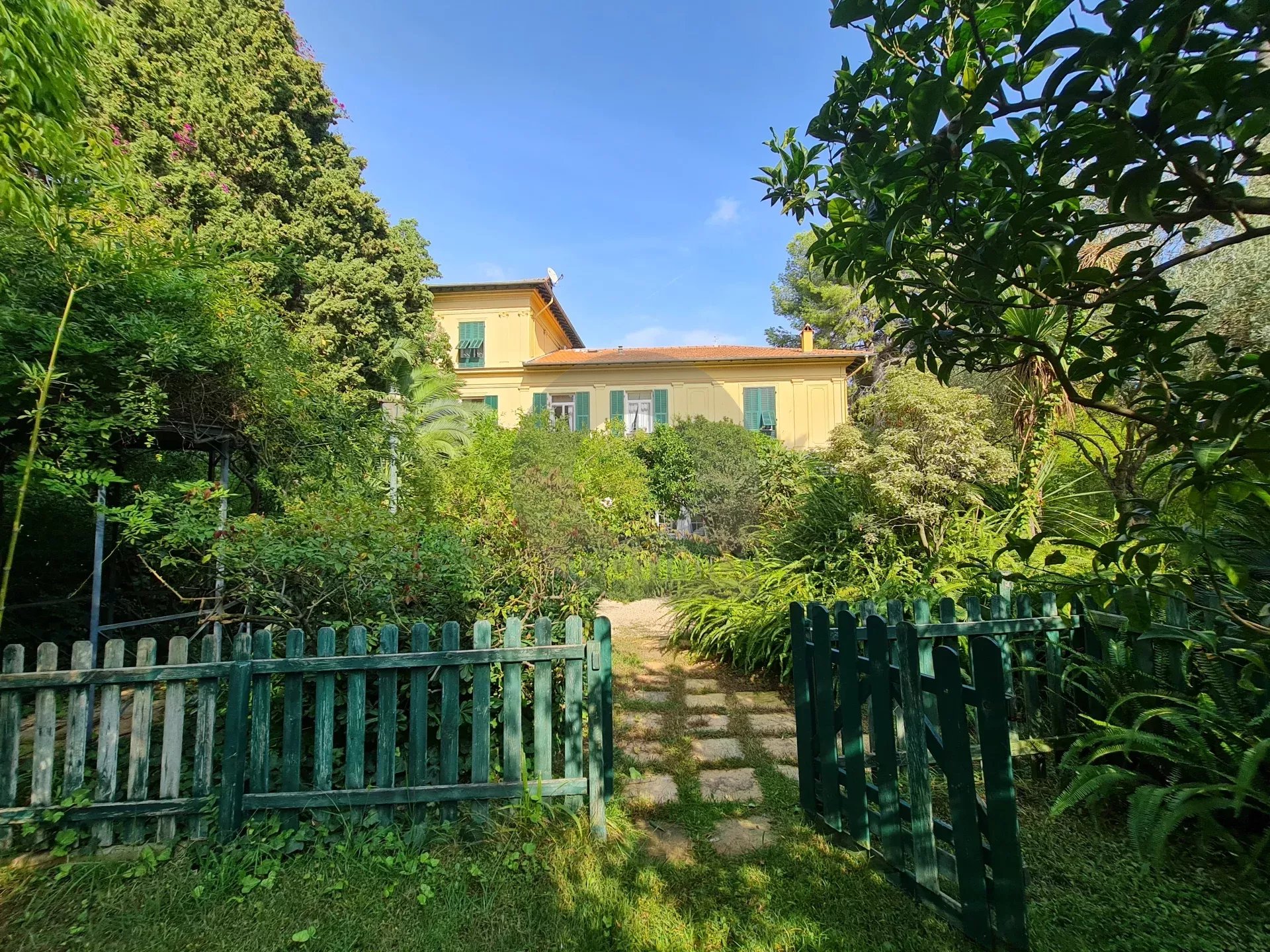 GRANDE VILLA ROQUEBRUNE CAP MARTIN PISCINE POOL HOUSE