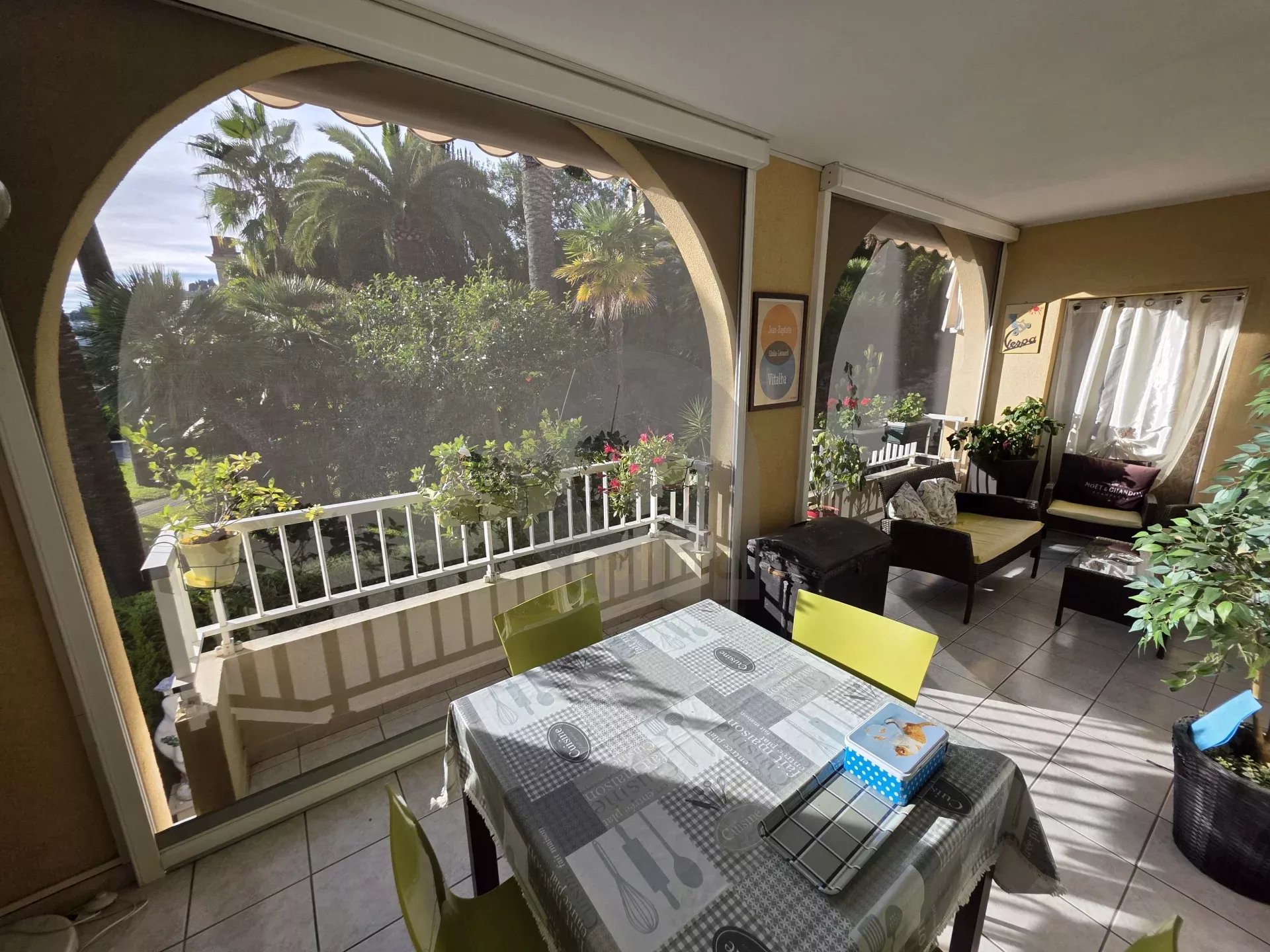 BEAU QUATRE PIECES TERRASSE DOUBLE GARAGE MENTON GARAVAN
