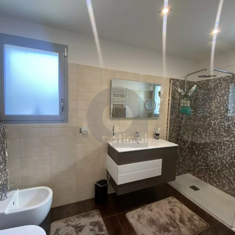 A VENDRE – BELLE MAISON AU CALME CADRE VERDOYANT