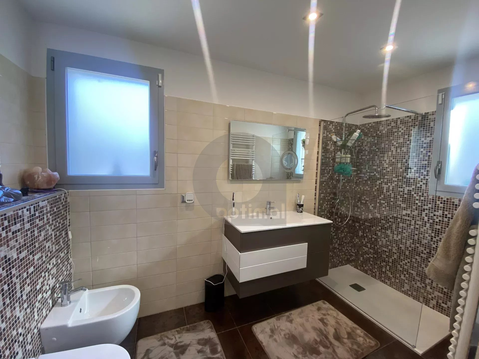 A VENDRE – BELLE MAISON AU CALME CADRE VERDOYANT