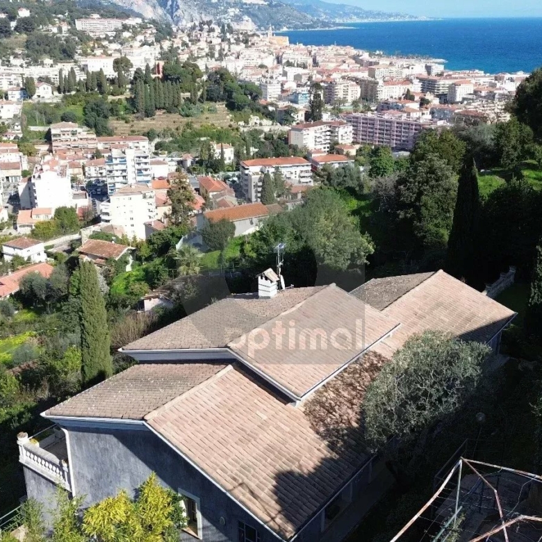 Élégante Villa avec Vue Panoramique – Menton, Quartier Résidentiel