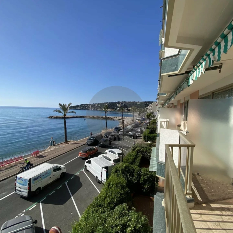 FRONT DE MER 2P 43M2 AVEC TERRASSE 12M2 CAVE