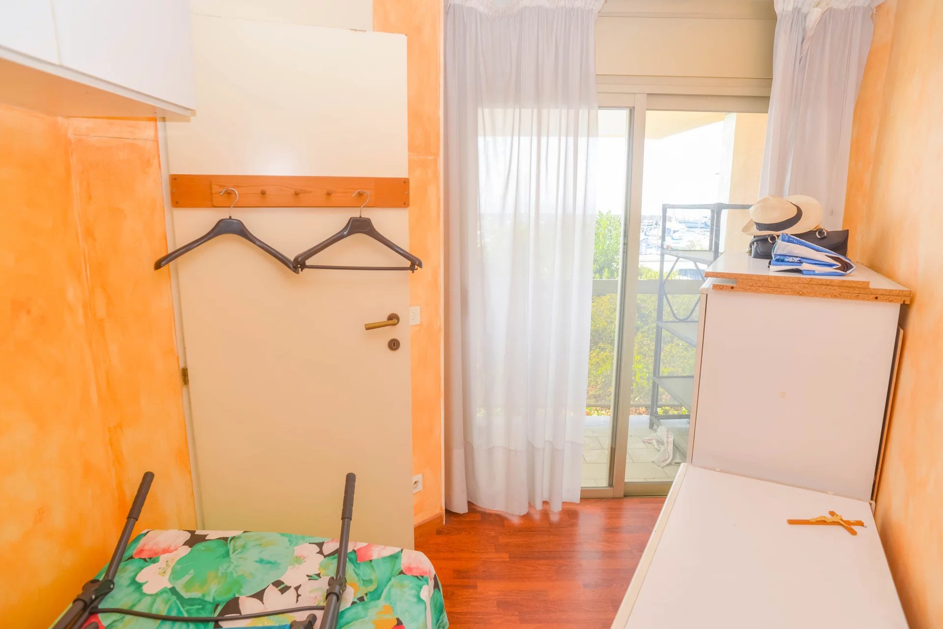 Menton – appartement trois pièces front de mer à Garavan
