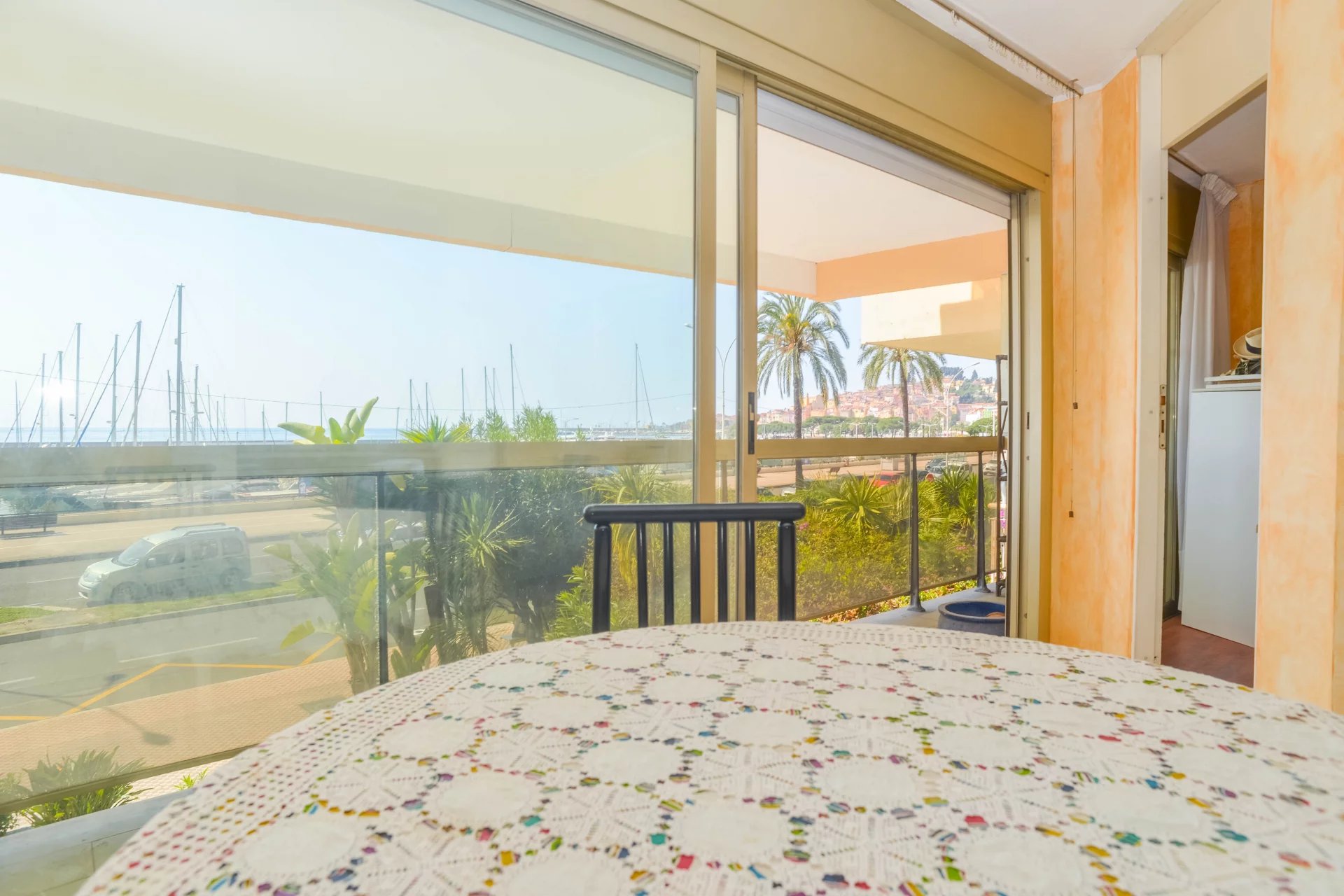 Menton – appartement trois pièces front de mer à Garavan
