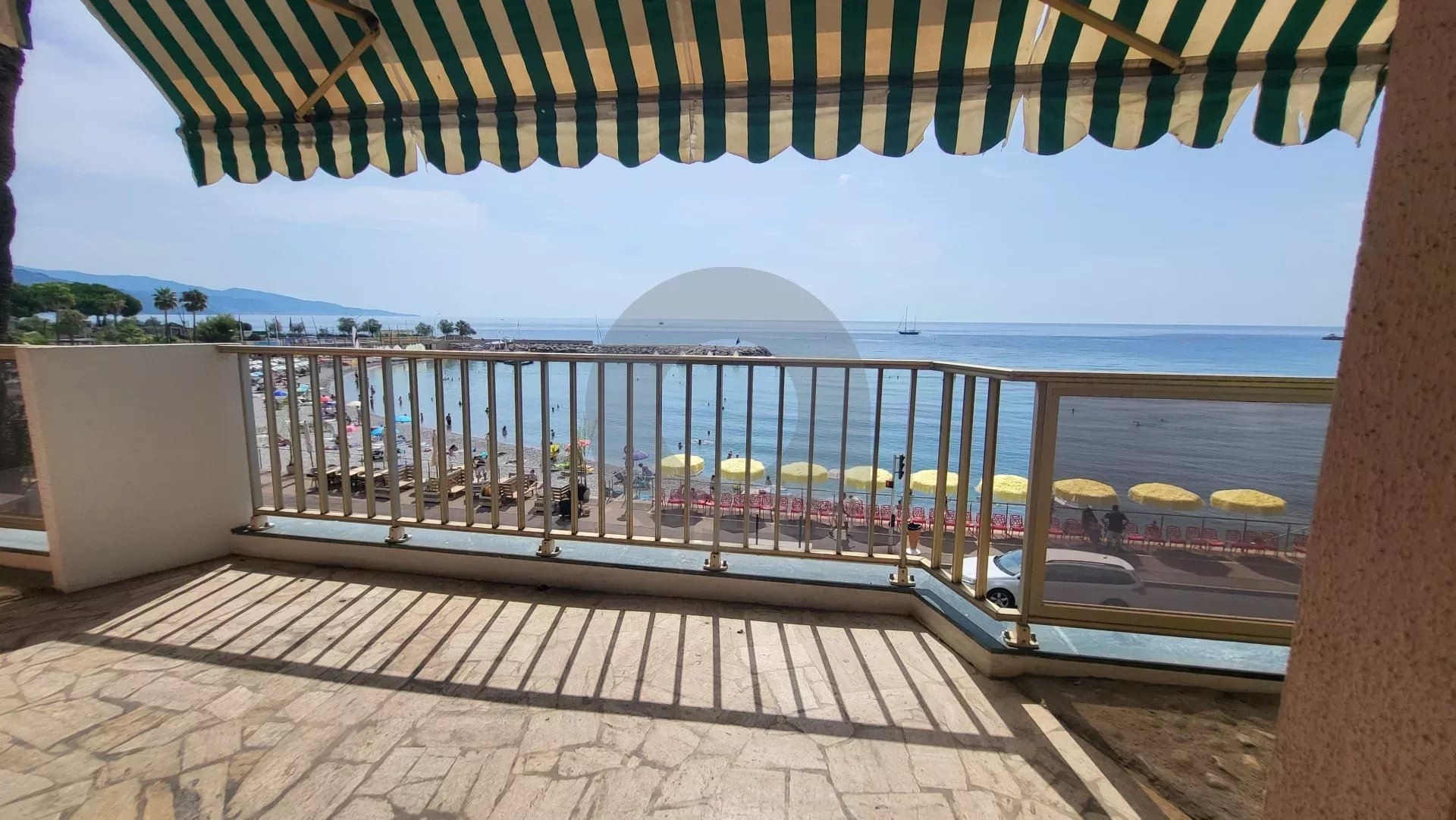 FRONT DE MER 2P 43M2 AVEC TERRASSE 12M2 CAVE