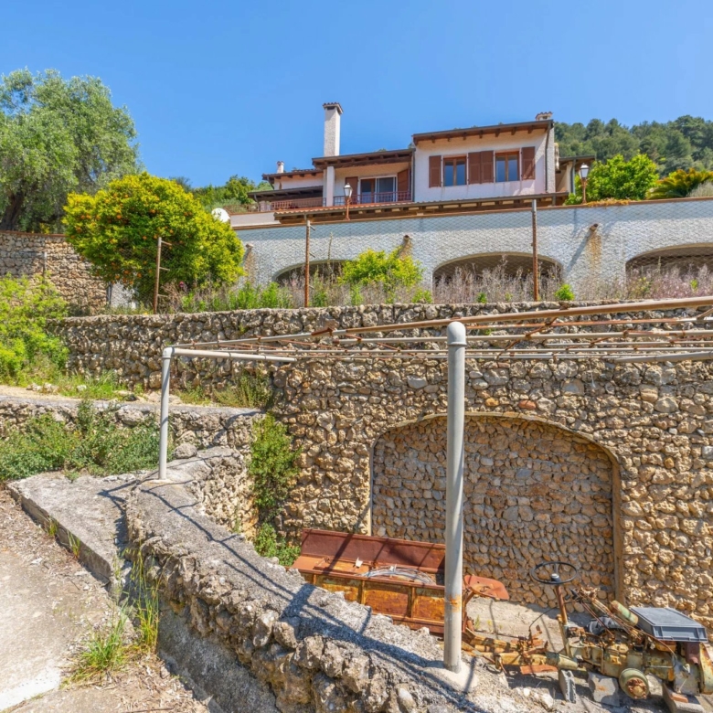 Charmante villa à San Lorenzo avec vue panoramique sur la mer et les montagnes