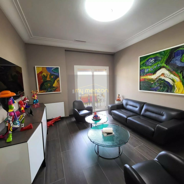 Appartement d’exception – Dernier étage, balcons et vue mer – Menton Centre