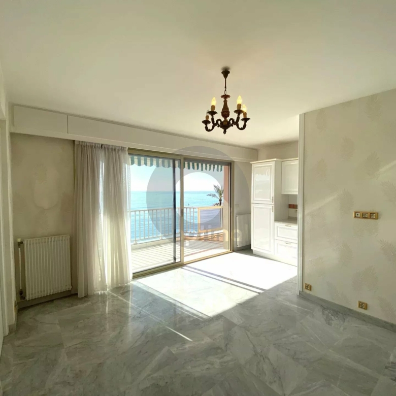 FRONT DE MER 2P 43M2 AVEC TERRASSE 12M2 CAVE