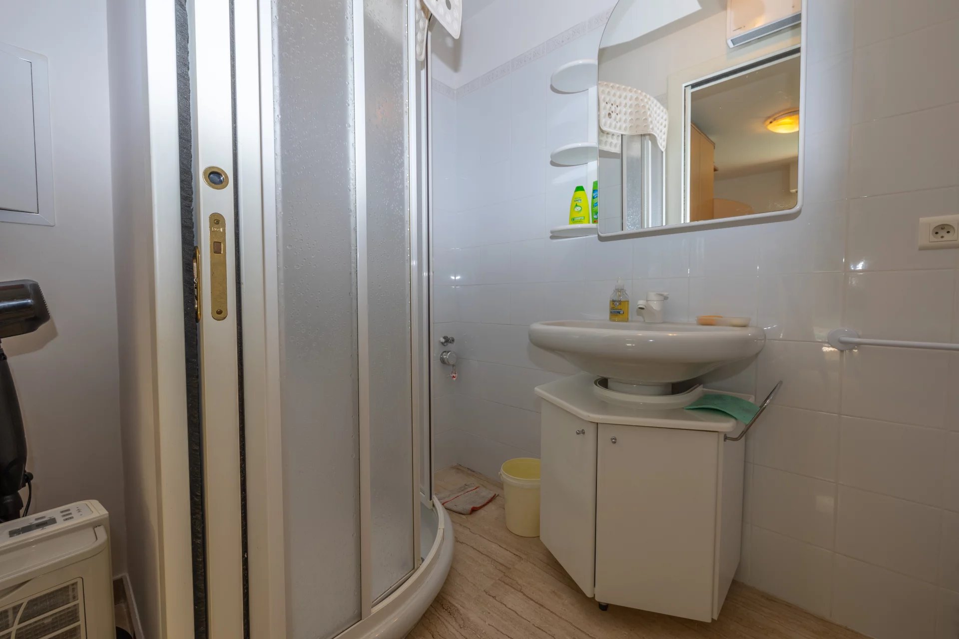ROQUEBRUNE CAP-MARTIN – APPARTEMENT TROIS PIECES AVEC GRANDE TERRASSE, DEPENDANCE, CAVE ET PARKING