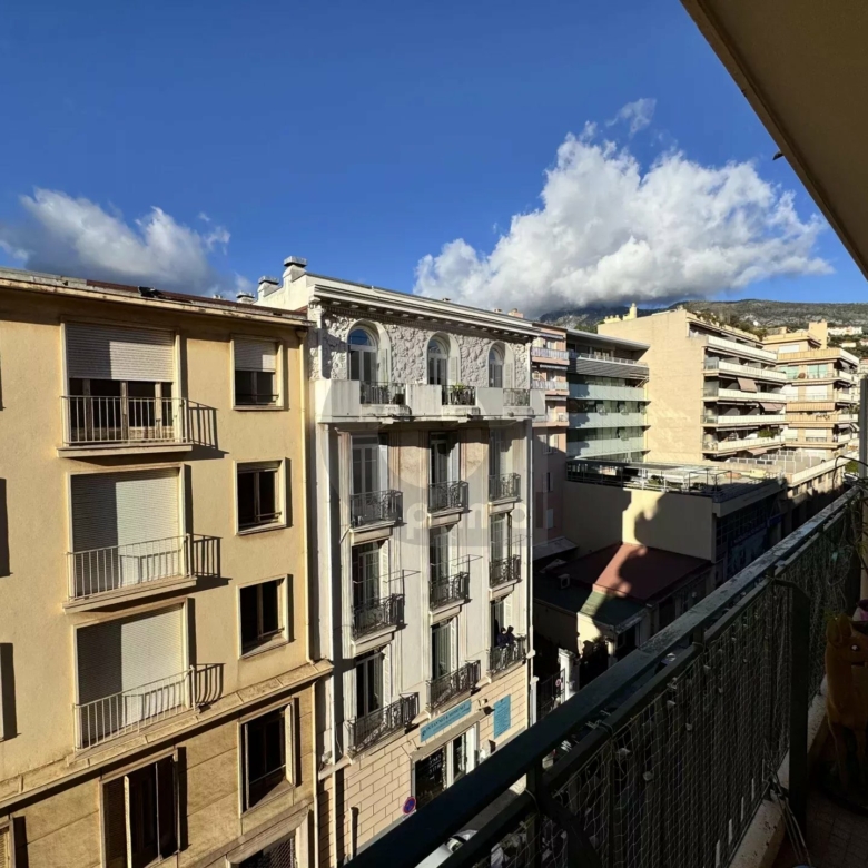MENTON CENTRE VILLE 3 PIÈCES TERRASSE PARKING CAVE