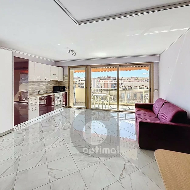 Menton Centre – Etage Elevé – Beau Studio avec Terrasse