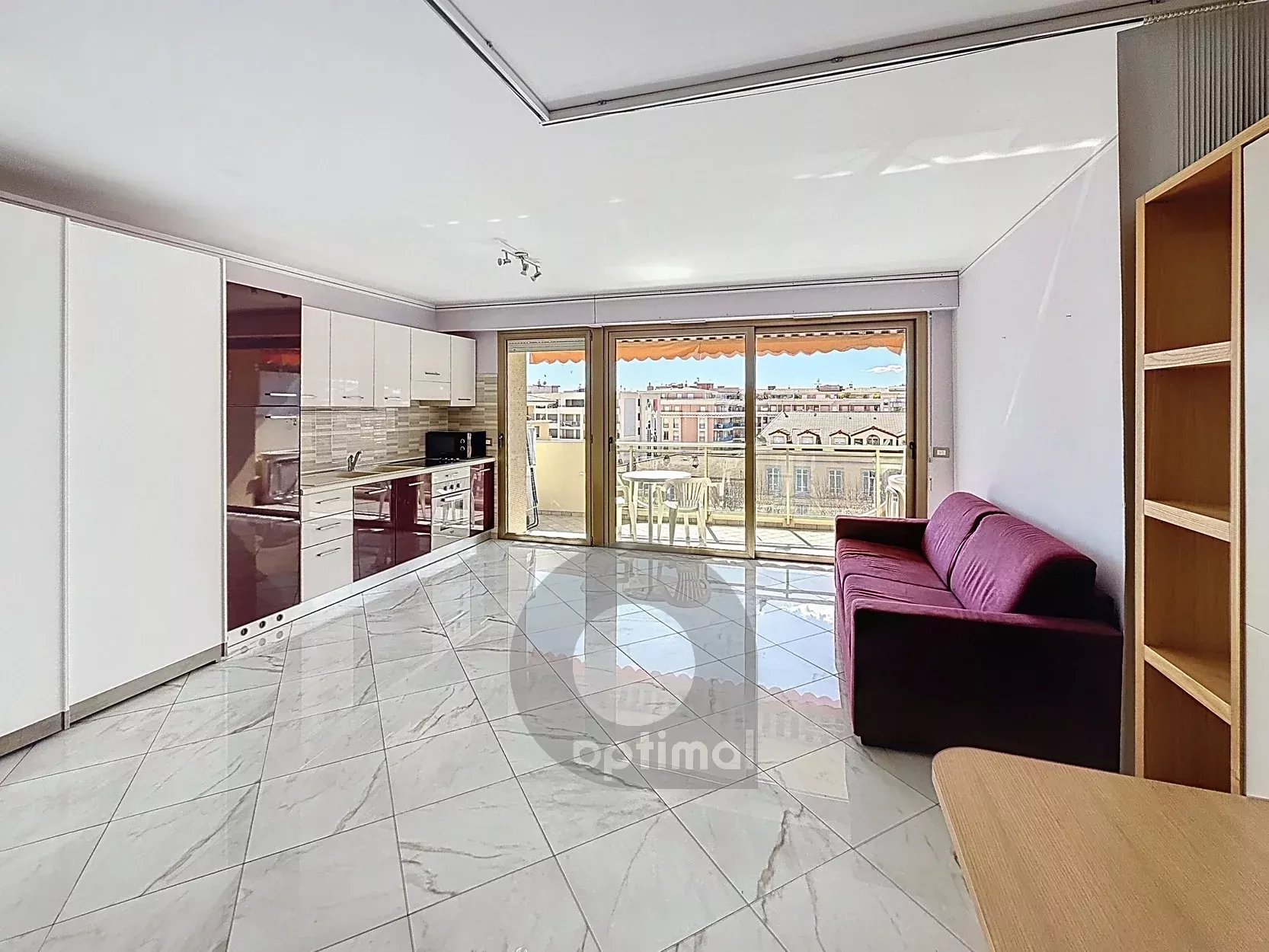 Menton Centre – Etage Elevé – Beau Studio avec Terrasse